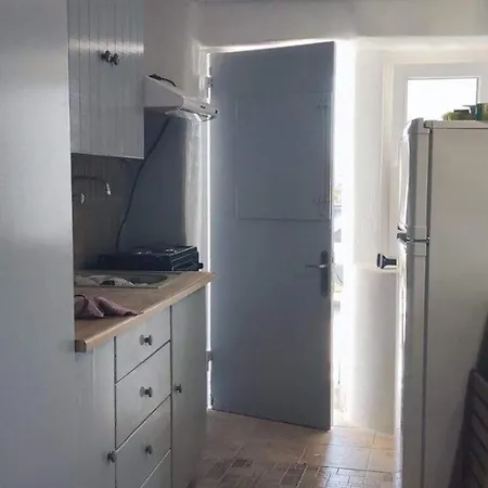 Helen House -minimal Perfection *
